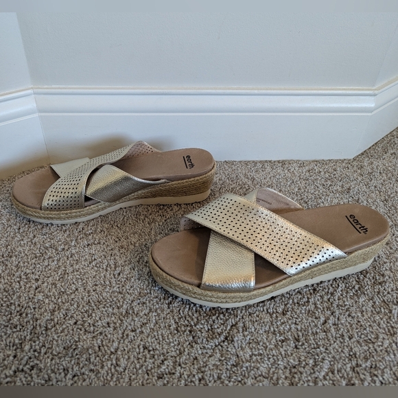 Earth Modena Marigold Gold Leather Platform Sandals sz 11 - Picture 3 of 7